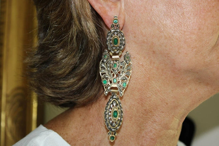 Boucles d'oreilles Boucles d'oreilles pendeloques ibériques - Or jaune 18 carats, émeraudes et diamants 58 Facettes 7616