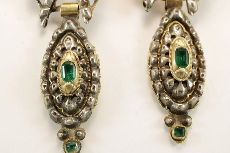 Boucles d'oreilles Boucles d'oreilles pendeloques ibériques - Or jaune 18 carats, émeraudes et diamants 58 Facettes 7616