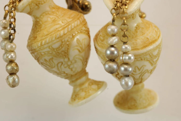 Boucles d'oreilles Boucles d’oreilles antiques en ivoire sculpté et or 14 carats 58 Facettes 7602