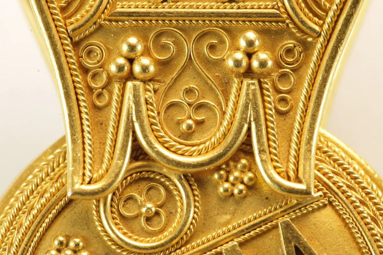 Pendentif Castellani - Pendentif Bulla en or jaune 18 carats vers 1860 58 Facettes 7490