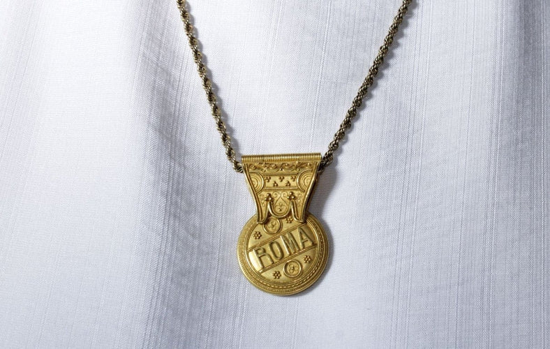 Pendentif Castellani - Pendentif Bulla en or jaune 18 carats vers 1860 58 Facettes 7490