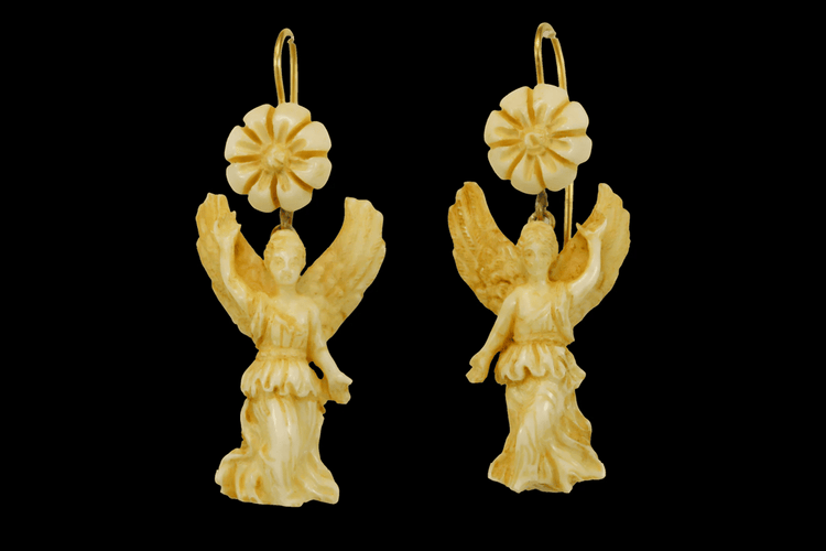 Boucles d'oreilles Boucles d’oreilles antiques en or 14 carats et ivoire sculpté 58 Facettes 7482