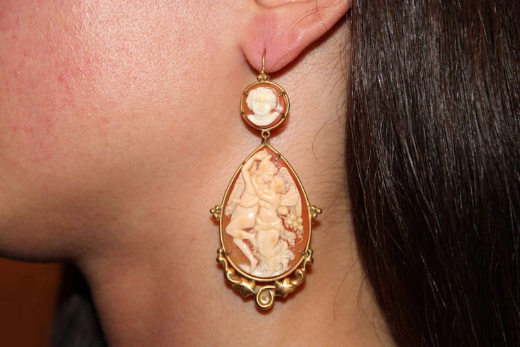 Boucles d'oreilles Boucles d’oreilles anciennes camées corniola en or jaune 14 carats 58 Facettes 7654