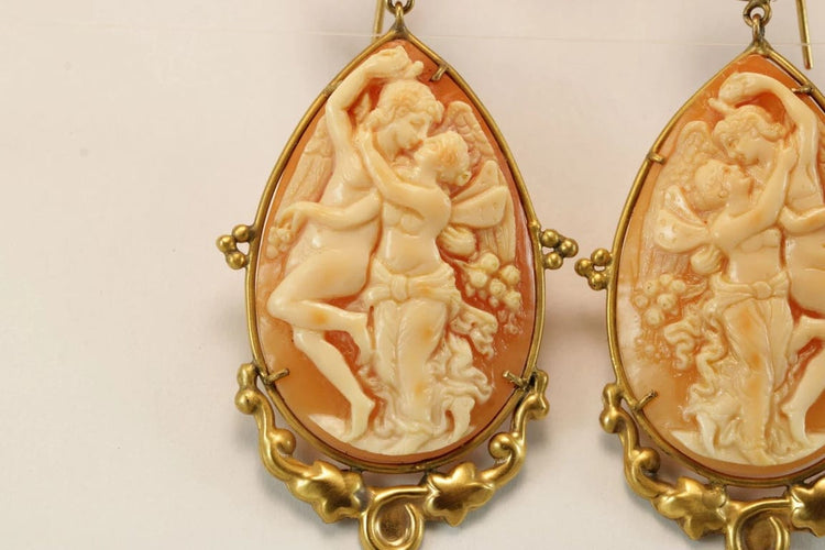 Boucles d'oreilles Boucles d’oreilles anciennes camées corniola en or jaune 14 carats 58 Facettes 7654