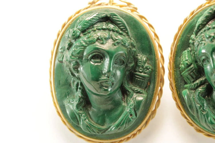 Boucles d'oreilles Boucles d’oreilles anciennes camées en malachite en or 14 carats 58 Facettes 7656