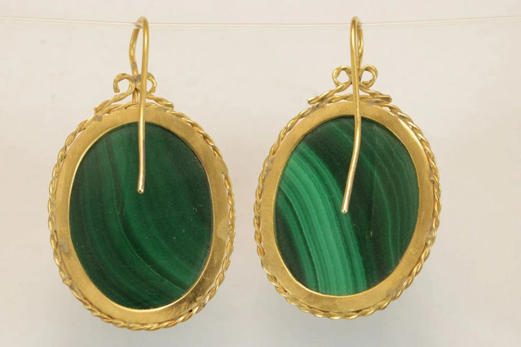 Boucles d'oreilles Boucles d’oreilles anciennes camées en malachite en or 14 carats 58 Facettes 7656