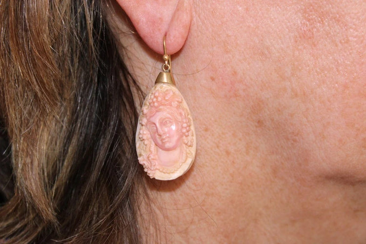 Boucles d'oreilles Boucles d'oreilles en or 14 carats avec camées en corail 58 Facettes 7664