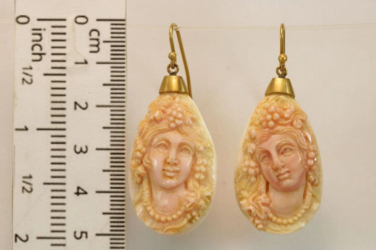 Boucles d'oreilles Boucles d'oreilles en or 14 carats avec camées en corail 58 Facettes 7664