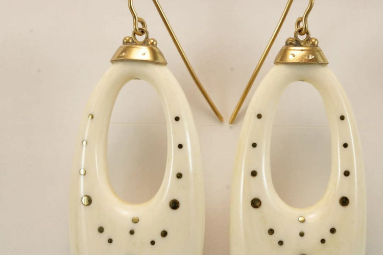 Boucles d'oreilles Boucles d'oreilles créoles anciennes en or jaune 14 carats et ivoire 58 Facettes 7662