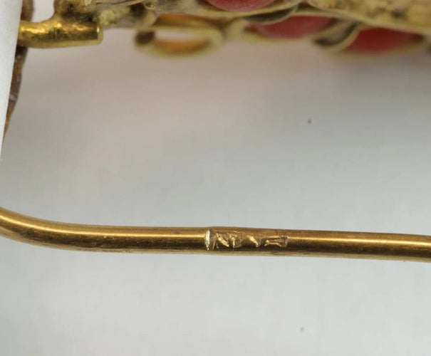 Boucles d'oreilles Boucles d’oreilles antiques en or jaune 14 carats et corail rouge 58 Facettes 7666