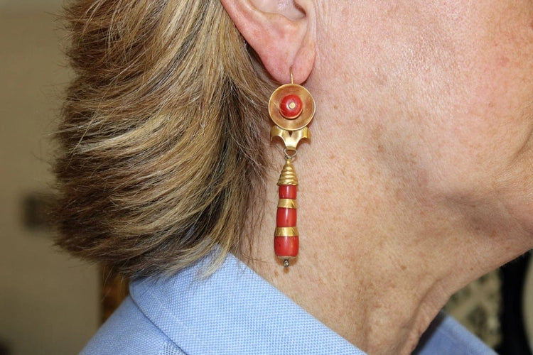 Boucles d'oreilles Boucles d’oreilles anciennes en or 14 carats et corail rouge 58 Facettes 7672