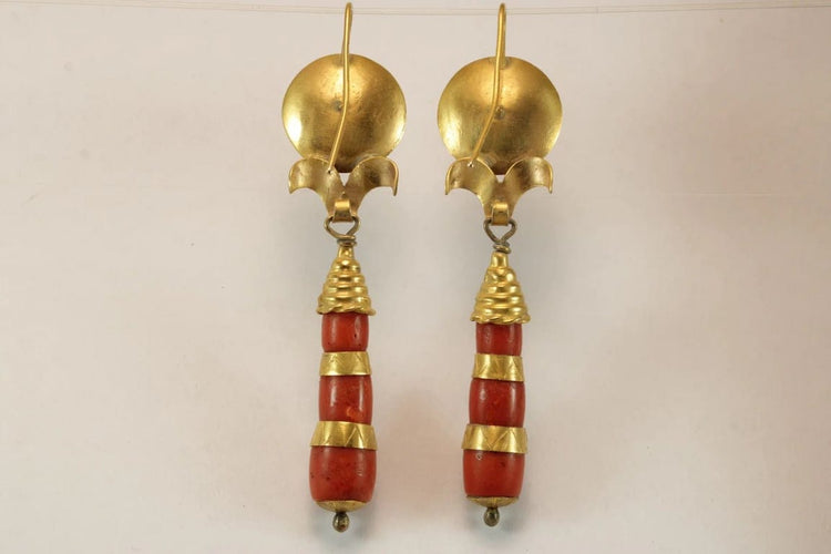 Boucles d'oreilles Boucles d’oreilles anciennes en or 14 carats et corail rouge 58 Facettes 7672