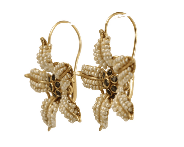 Boucles d'oreilles Boucles d’oreilles - Fleur en or 14 carats avec perles et saphirs 58 Facettes 7690