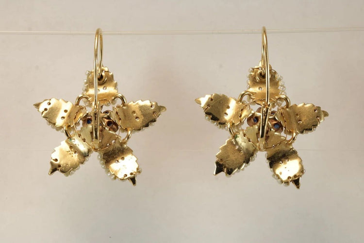 Boucles d'oreilles Boucles d’oreilles - Fleur en or 14 carats avec perles et saphirs 58 Facettes 7690