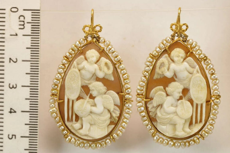 Boucles d'oreilles Boucles d'oreilles anciennes - Camées en sardonyx en or jaune 14 carats 58 Facettes 7682