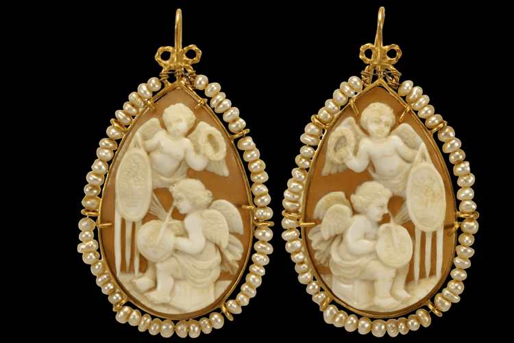 Boucles d'oreilles Boucles d'oreilles anciennes - Camées en sardonyx en or jaune 14 carats 58 Facettes 7682
