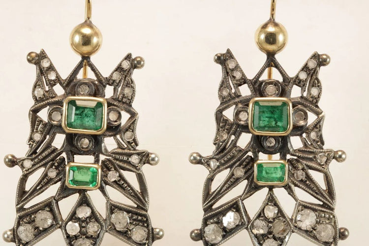 Boucles d'oreilles Boucles d'oreilles catalanes anciennes en or 14 carats, diamants et émeraudes 58 Facettes 7686
