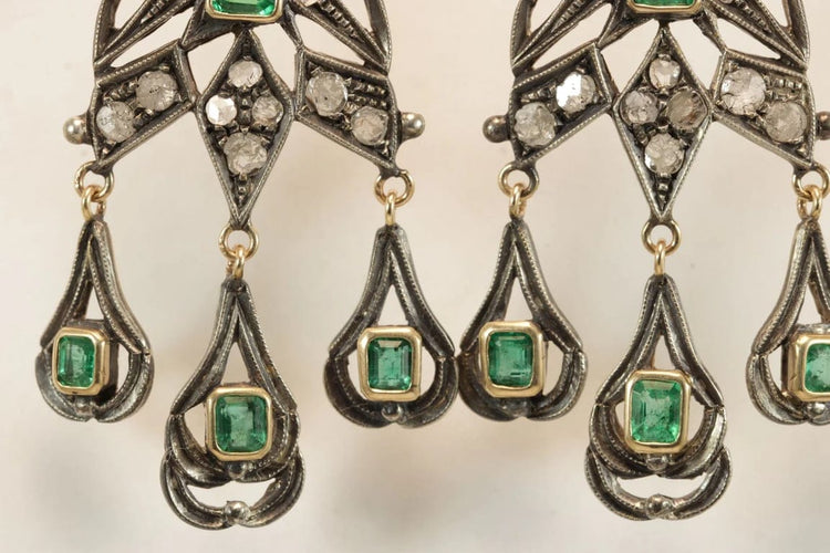 Boucles d'oreilles Boucles d'oreilles catalanes anciennes en or 14 carats, diamants et émeraudes 58 Facettes 7686