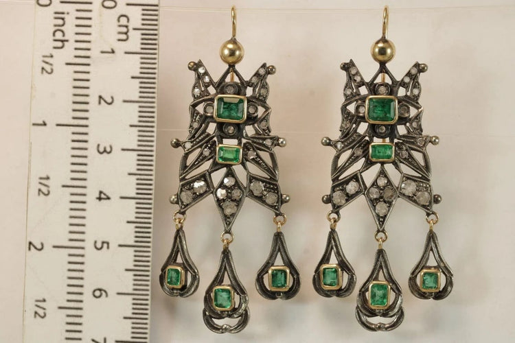Boucles d'oreilles Boucles d'oreilles catalanes anciennes en or 14 carats, diamants et émeraudes 58 Facettes 7686