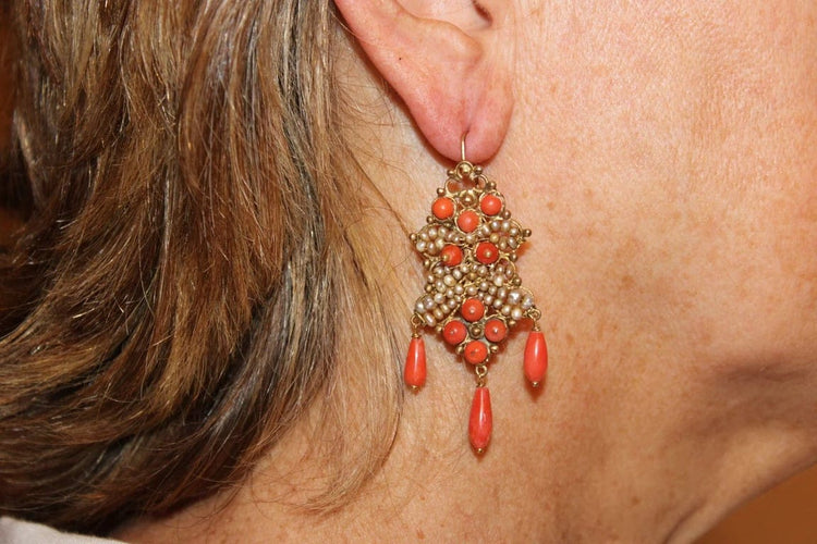 Boucles d'oreilles Boucles d’oreilles anciennes en or jaune 14 carats, corail et perles 58 Facettes 7712