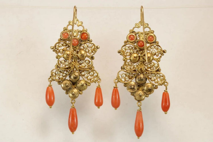 Boucles d'oreilles Boucles d’oreilles anciennes en or jaune 14 carats, corail et perles 58 Facettes 7712