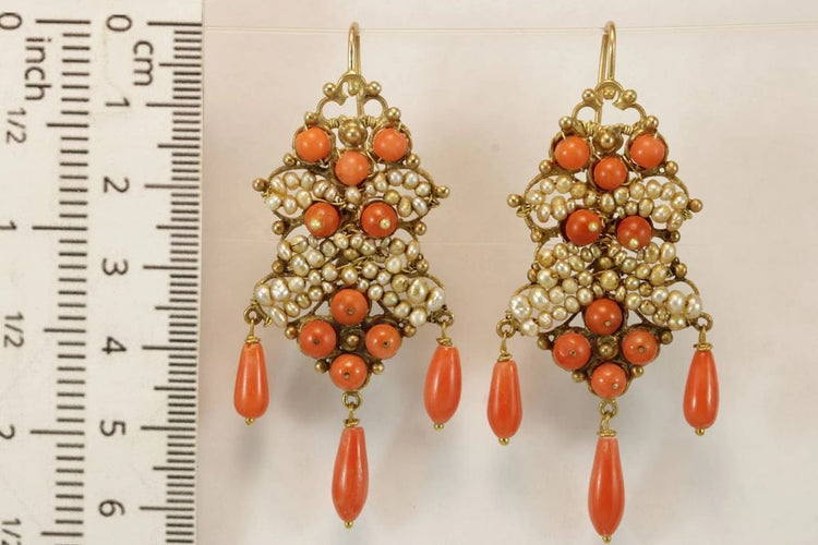 Boucles d'oreilles Boucles d’oreilles anciennes en or jaune 14 carats, corail et perles 58 Facettes 7712