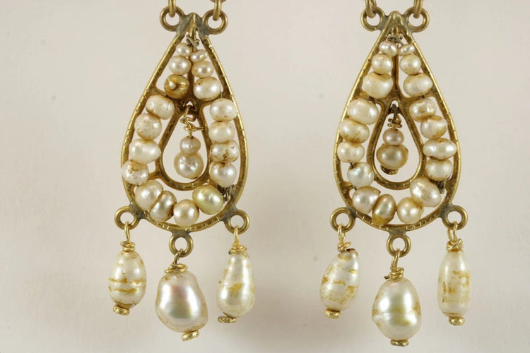 Boucles d'oreilles Boucles d'oreilles anciennes en or jaune 14 carats et perles 58 Facettes 7702