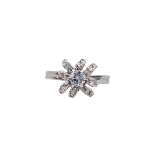 Bague 50 Bague fleur vintage en or gris 18 carats 58 Facettes 282