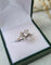 Bague 50 Bague fleur vintage en or gris 18 carats 58 Facettes 282