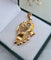 Pendentif Pendentif violon en or jaune 18 carats et spinelle synthétique 58 Facettes 385