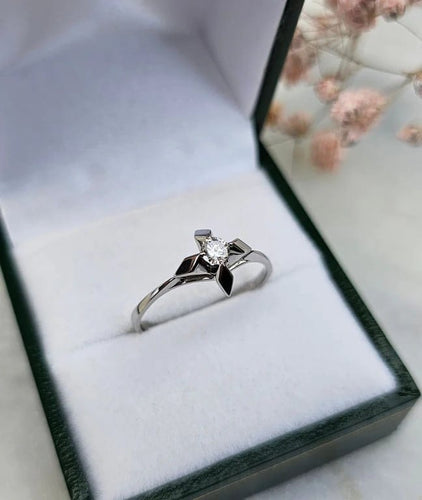 Bague 57 Bague solitaire vintage en or gris 18 carats et diamant 0,15 ct 58 Facettes 320
