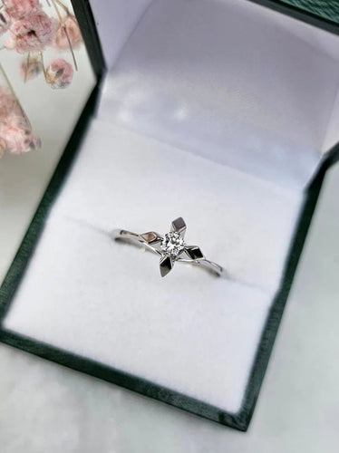 Bague 57 Bague solitaire vintage en or gris 18 carats et diamant 0,15 ct 58 Facettes 320