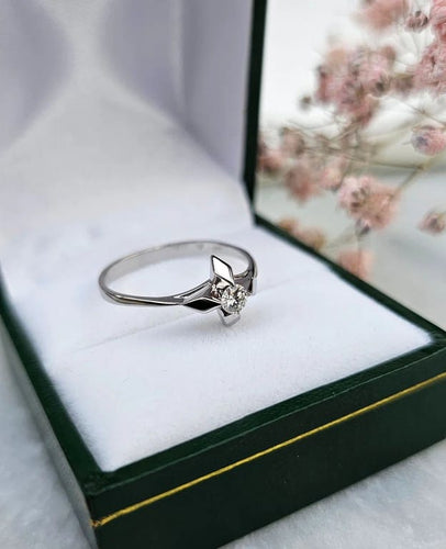 Bague 57 Bague solitaire vintage en or gris 18 carats et diamant 0,15 ct 58 Facettes 320