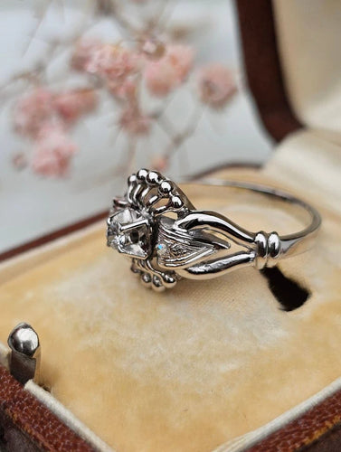 Bague 53 Bague vintage en or blanc 18 carats et diamants 58 Facettes 227