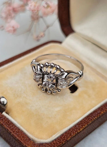 Bague 53 Bague vintage en or blanc 18 carats et diamants 58 Facettes 227