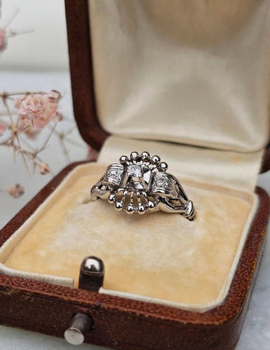 Bague 53 Bague vintage en or blanc 18 carats et diamants 58 Facettes 227