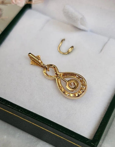 Pendentif Pendentif vintage entrelacé en or rose 18 carats et diamants 58 Facettes 643