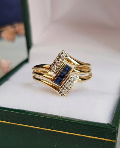 Bague 58 Bague vintage en or jaune 18 carats avec saphirs et diamants 58 Facettes 592