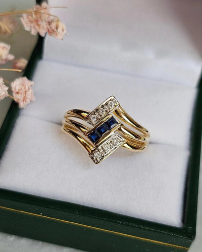Bague 58 Bague vintage en or jaune 18 carats avec saphirs et diamants 58 Facettes 592