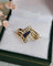 Bague 58 Bague vintage en or jaune 18 carats avec saphirs et diamants 58 Facettes 592