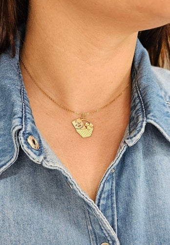 Pendentif Augis - Médaille d’amour corbeille en or jaune 18 carats et rubis synthétiques 58 Facettes 545
