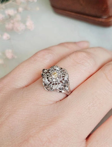 Bague 54 Bague vintage en or blanc 18 carats sertie d’un diamant jaune 58 Facettes 555