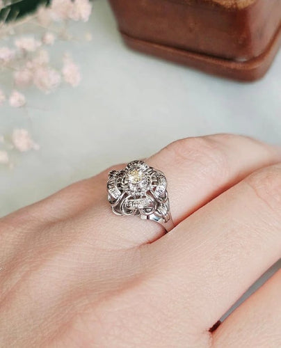 Bague 54 Bague vintage en or blanc 18 carats sertie d’un diamant jaune 58 Facettes 555