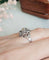 Bague 54 Bague vintage en or blanc 18 carats sertie d’un diamant jaune 58 Facettes 555