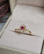 Bague 50.5 Bague en or jaune 18 carats avec rubis et diamants 58 Facettes 712