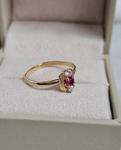 Bague 50.5 Bague en or jaune 18 carats avec rubis et diamants 58 Facettes 712