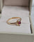 Bague 50.5 Bague en or jaune 18 carats avec rubis et diamants 58 Facettes 712