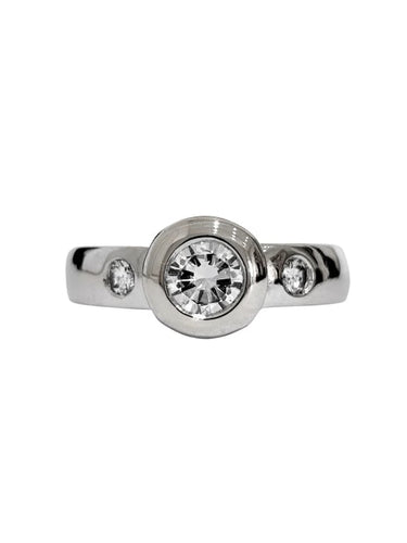 Bague 51 Bague solitaire accompagnée en or blanc 18k et diamants 58 Facettes 1-969/1