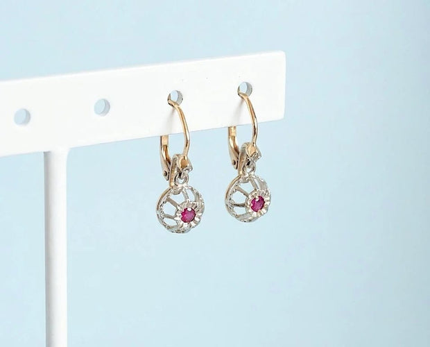 Boucles d'oreilles Boucles d’oreilles dormeuses anciennes vers 1900 en or 18K, platine, diamants et rubis 58 Facettes 1767