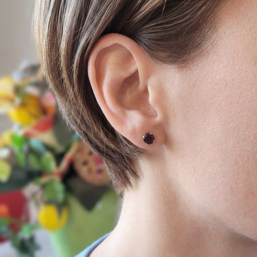 Boucles d'oreilles Boucles d'oreilles puces clous en or jaune 18K et quartz fumé 58 Facettes AA 1525